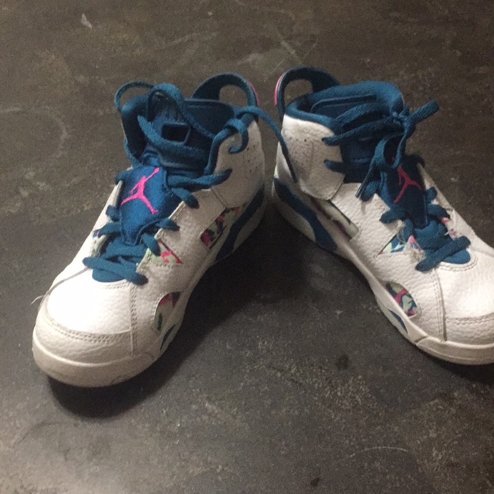 Jordans girls size 13.